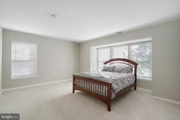 Annandale, VA 22003,7711 LAFAYETTE FOREST DR #22