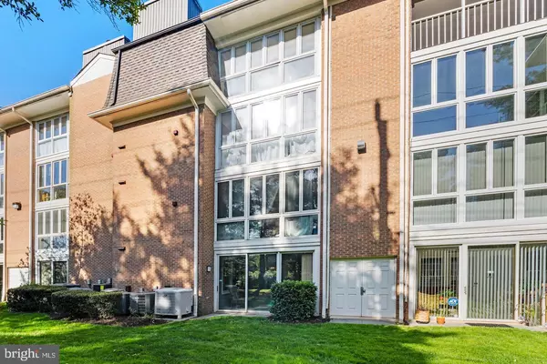 Rockville, MD 20852,5717 BREWER HOUSE CIR #T-2