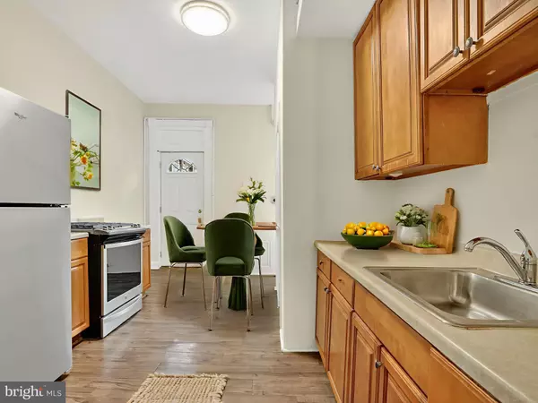 Washington, DC 20002,825 11TH ST NE