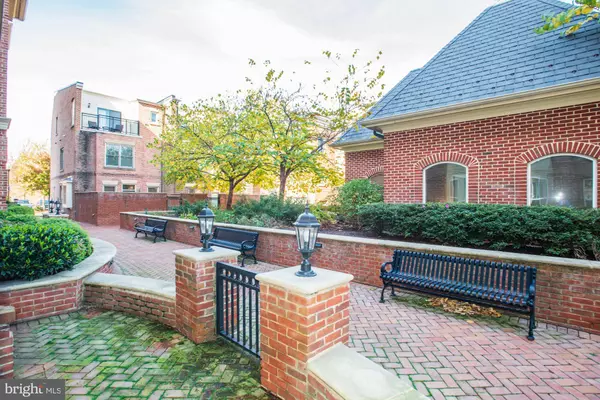 Alexandria, VA 22314,320 S WEST ST #105