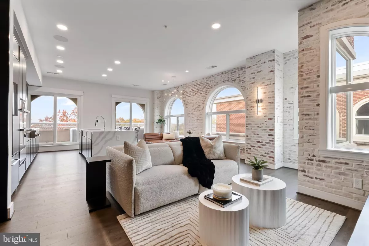 Alexandria, VA 22314,625 SLATERS LN #402