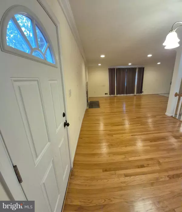 Clinton, MD 20735,7015 GROVETON DR