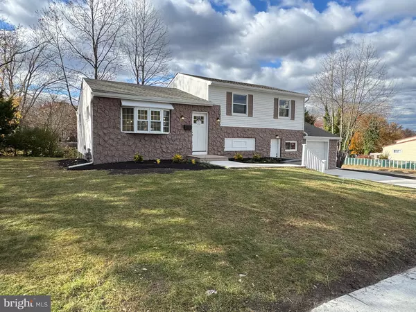 Somerdale, NJ 08083,1 AVA AVE