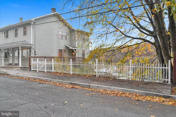 Pottsville, PA 17901,121 W SAVORY ST