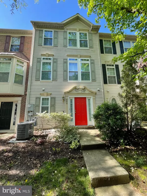 990 HARRISON CIR, Alexandria, VA 22304