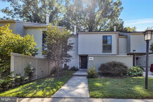 5250 POOKS HILL RD #B-13, Bethesda, MD 20814