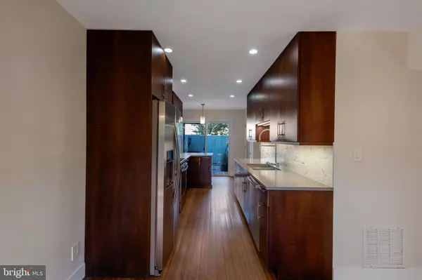 Bethesda, MD 20814,5250 POOKS HILL RD #B-13