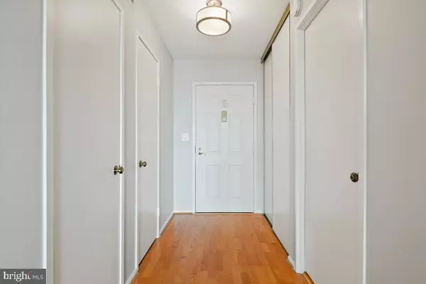 Alexandria, VA 22303,5902 MOUNT EAGLE DR #1503