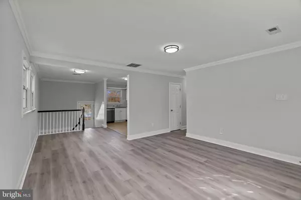 Delanco, NJ 08075,418 DELVIEW LN