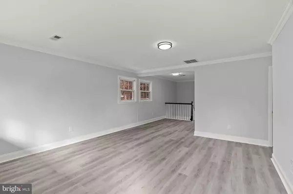 Delanco, NJ 08075,418 DELVIEW LN