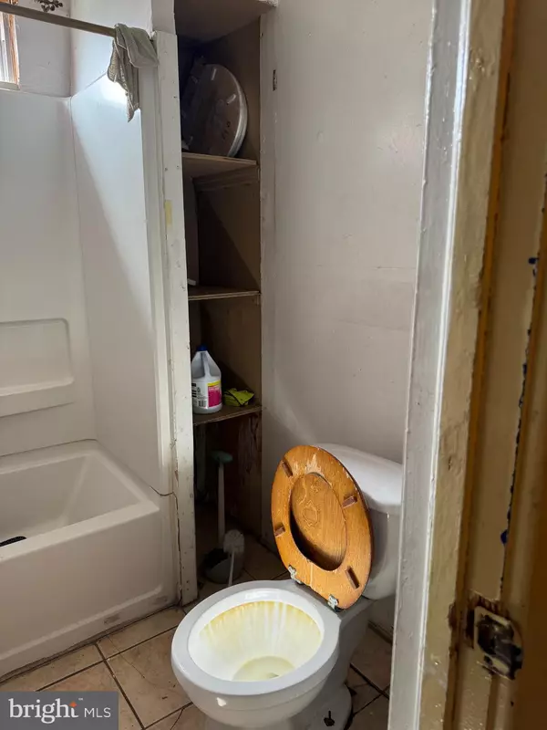 Philadelphia, PA 19140,300 W RAYMOND ST