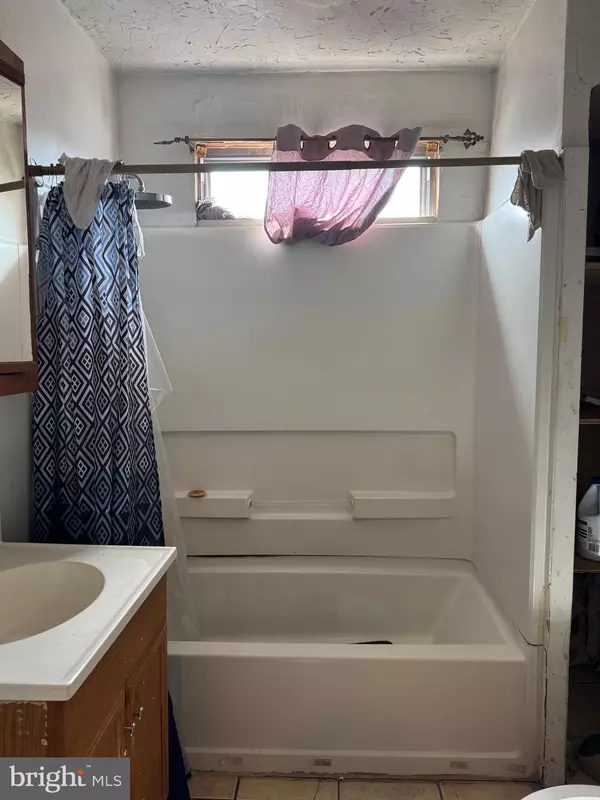 Philadelphia, PA 19140,300 W RAYMOND ST