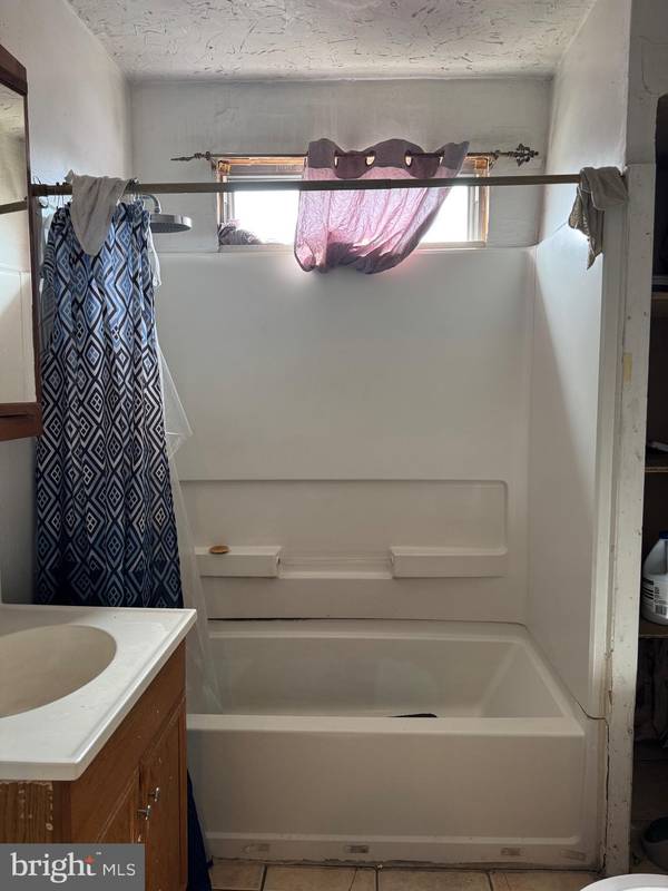 Philadelphia, PA 19140,300 W RAYMOND ST