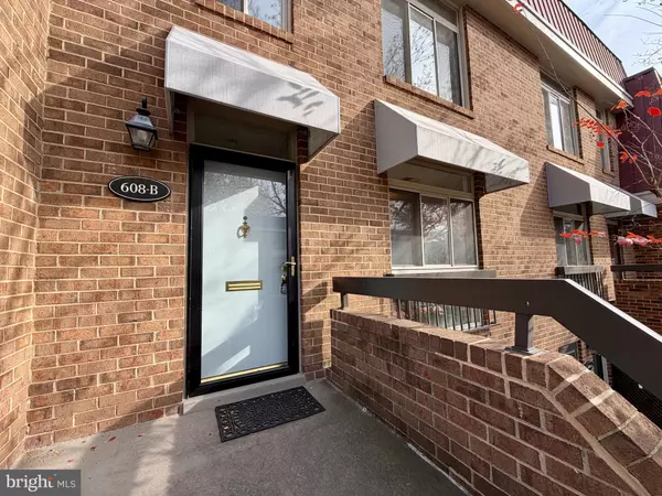 Arlington, VA 22202,608 15TH ST S #2