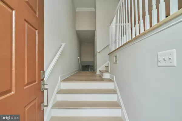 Herndon, VA 20170,121 HERNDON MILL CIR