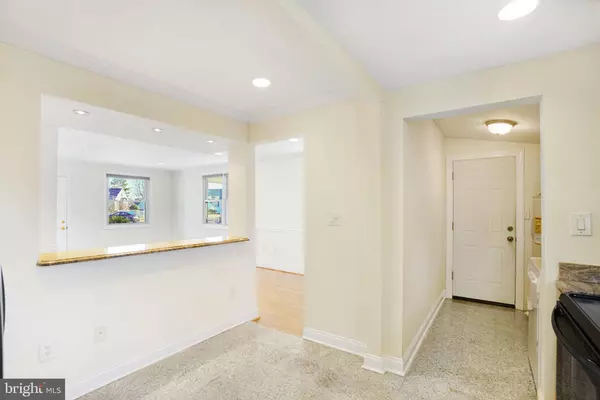 Falls Church, VA 22042,6924 KENFIG DR