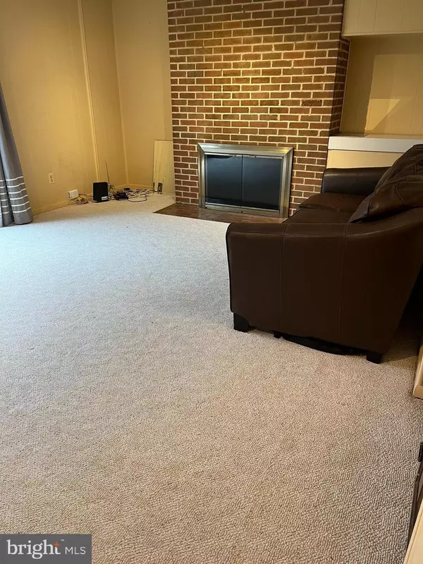 Vienna, VA 22180,147 EAST ST NE