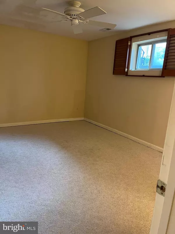 Vienna, VA 22180,147 EAST ST NE