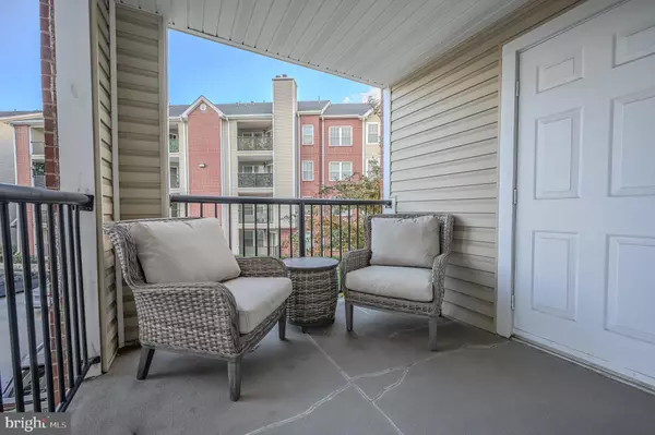 Alexandria, VA 22302,3307 WYNDHAM CIR #2164