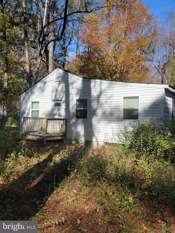 89 POPLAR DR, Hartfield, VA 23071