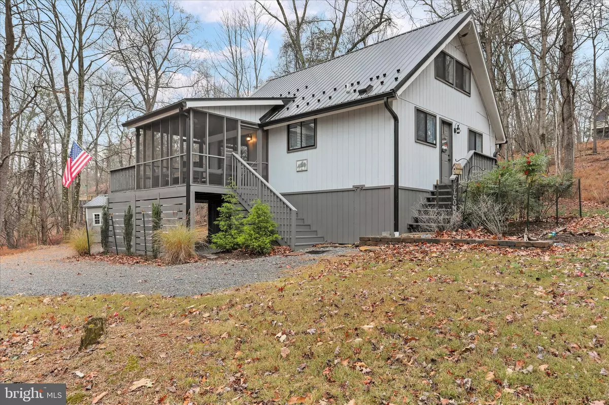 Hedgesville, WV 25427,104 BLIZZARD LN