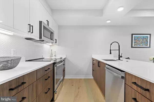 919 12TH ST NE #A303, Washington, DC 20002