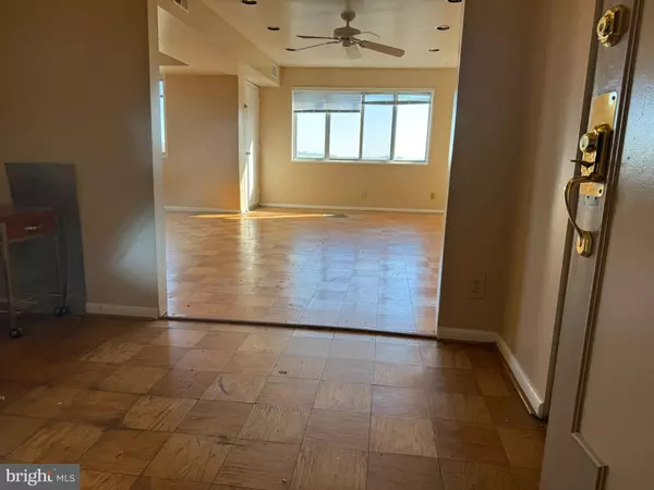 Alexandria, VA 22304,5340 HOLMES RUN PKWY #1215