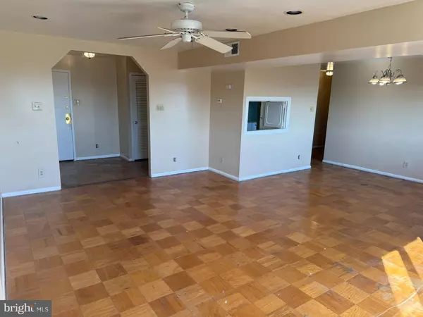 Alexandria, VA 22304,5340 HOLMES RUN PKWY #1215