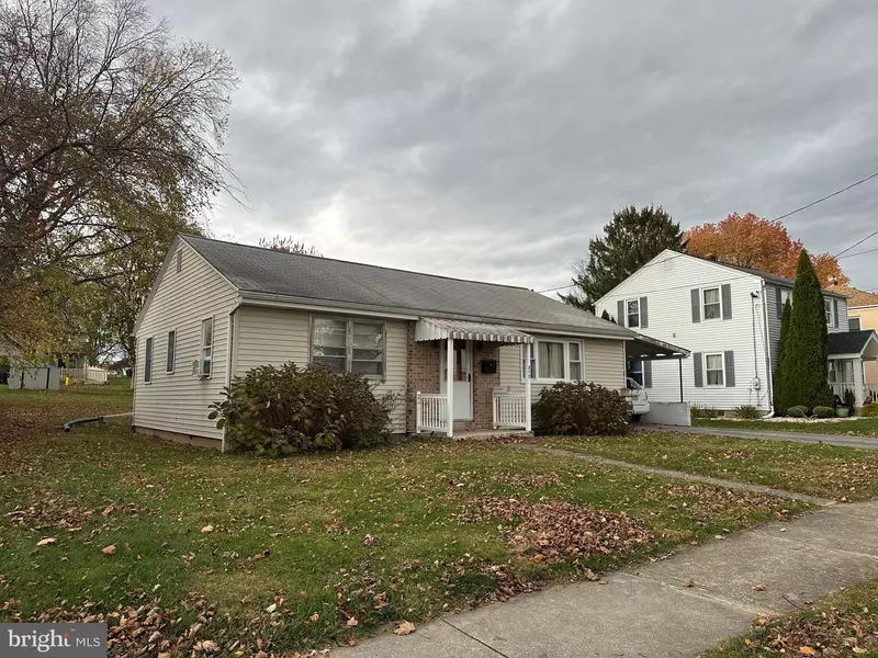 717 W OAK ST, Palmyra, PA 17078