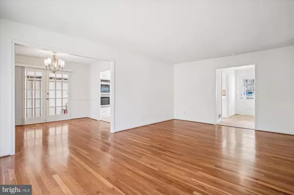 Annandale, VA 22003,4307 PLANTERS CT