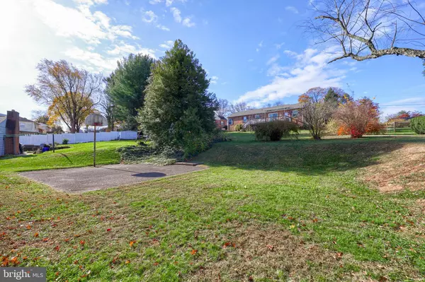 York, PA 17402,10 CIRCLE DR