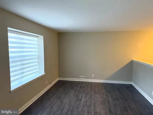 Mount Laurel, NJ 08054,313 FOUNTAIN HALL CT