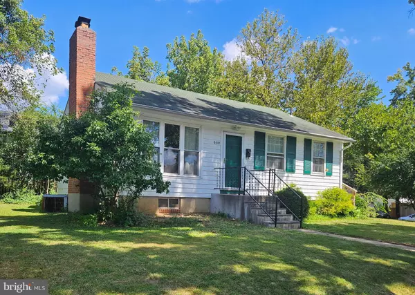 6401 STONEHAM RD, Bethesda, MD 20817