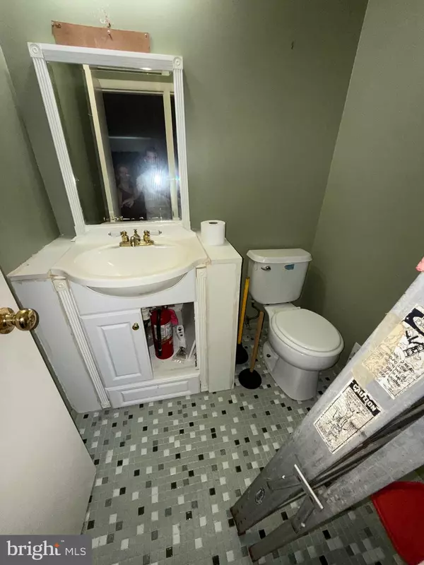 Glen Burnie, MD 21061,7956 OAKWOOD RD