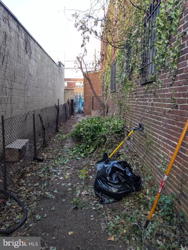 Camden, NJ 08105,341 MARLTON AVE