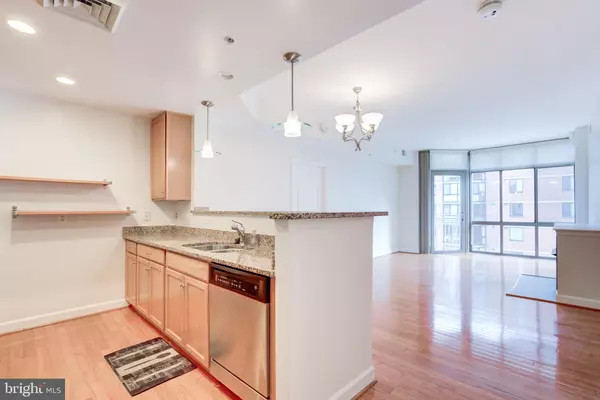 Arlington, VA 22201,1000 N RANDOLPH ST #607