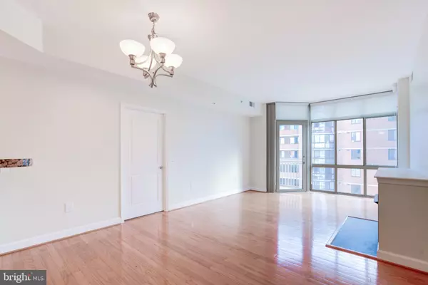 Arlington, VA 22201,1000 N RANDOLPH ST #607