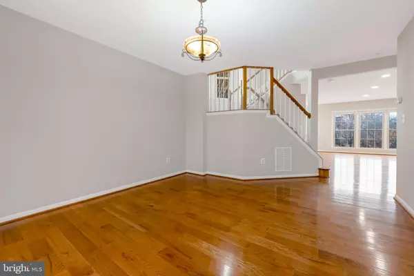 Rockville, MD 20852,11322 HOLLOWSTONE DR