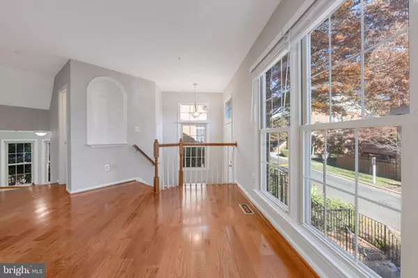 Rockville, MD 20852,11322 HOLLOWSTONE DR