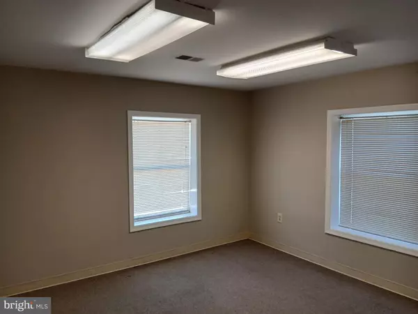 Manassas, VA 20110,8791 COMMERCE CT #201