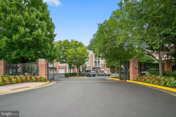 Fairfax, VA 22030,12148 GARDEN GROVE CIR #403