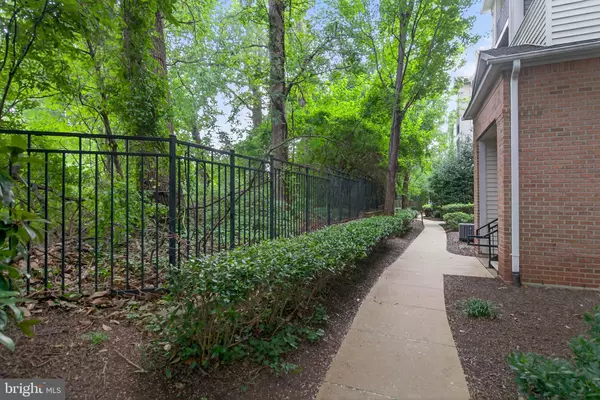 Fairfax, VA 22030,12148 GARDEN GROVE CIR #403