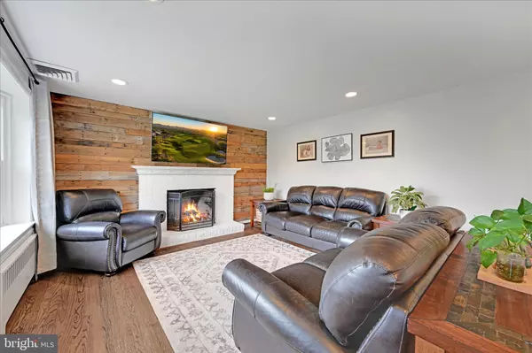 Lancaster, PA 17603,112 WHITNEY RD