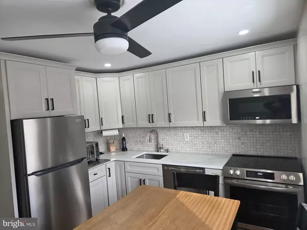 Hamilton, NJ 08690,704 SILVER CT