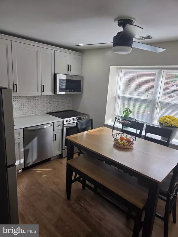 Hamilton, NJ 08690,704 SILVER CT