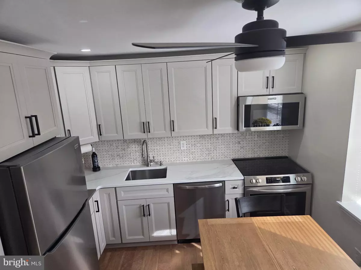 Hamilton, NJ 08690,704 SILVER CT