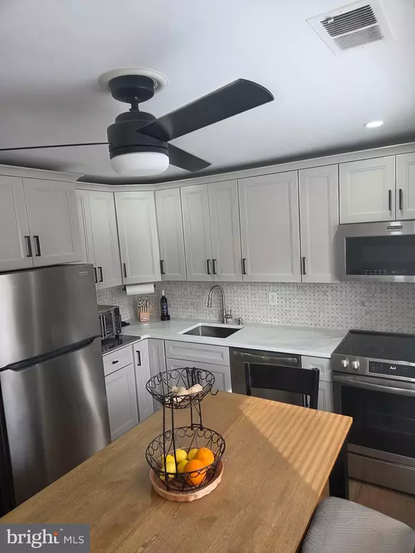 Hamilton, NJ 08690,704 SILVER CT