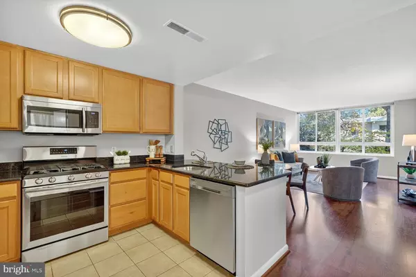 Washington, DC 20024,355 I ST SW #121