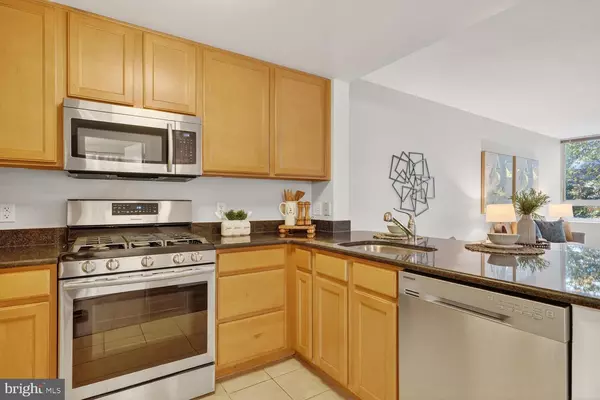 Washington, DC 20024,355 I ST SW #121