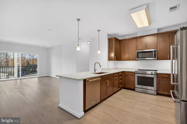 Fairfax, VA 22031,9450 SILVER KING CT #401